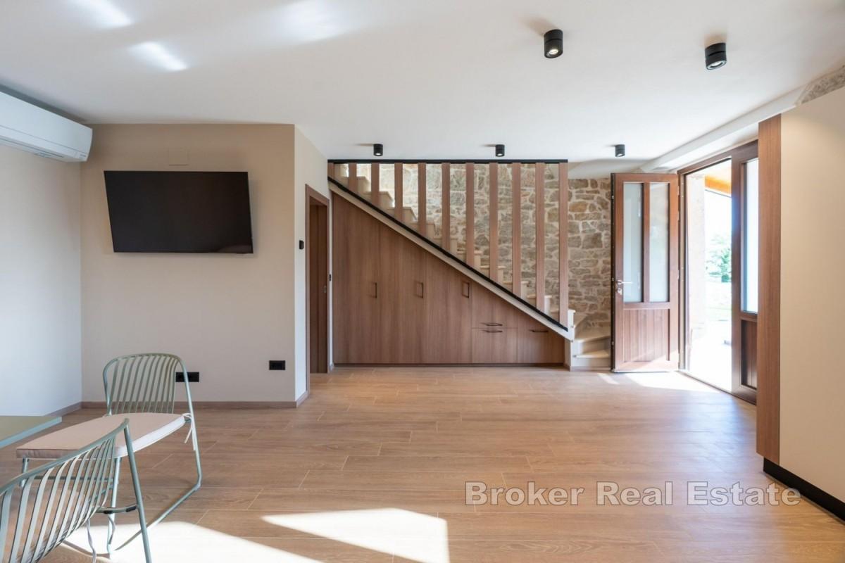 Аутентичный каменный дом с бассейном