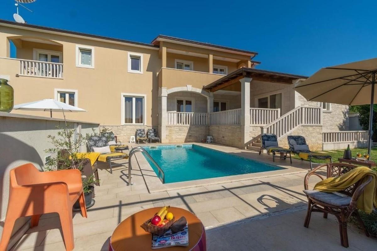 001-1014-43-Porec-Modern-villa-with-pool-for-sale