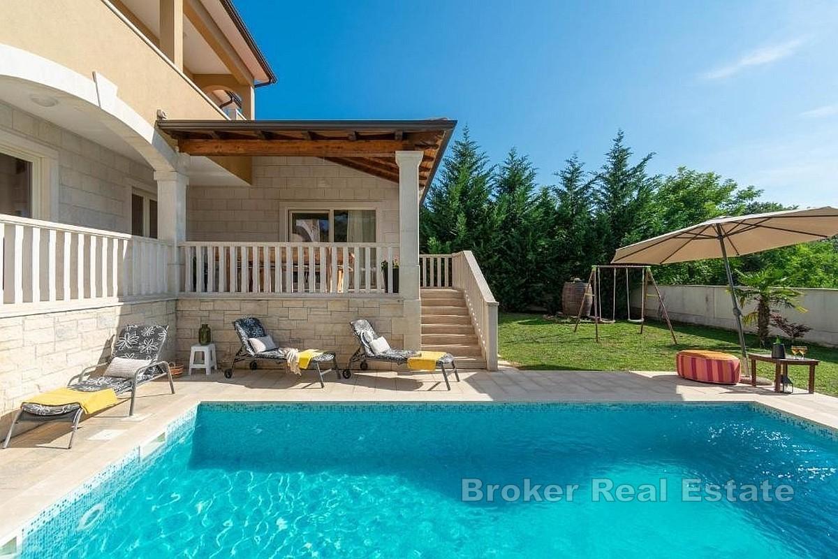 Moderne villa med basseng i sentrale Istria