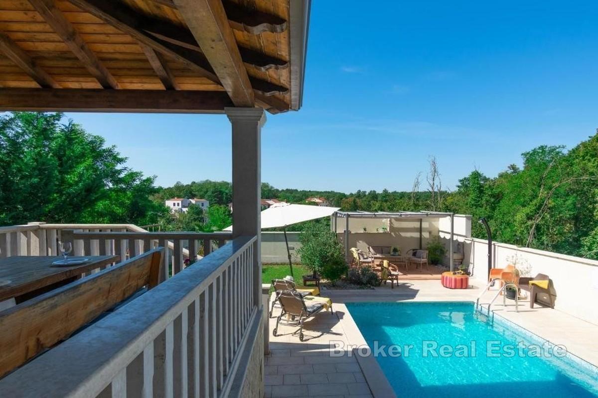 Современная вилла с бассейном в центре Истрии