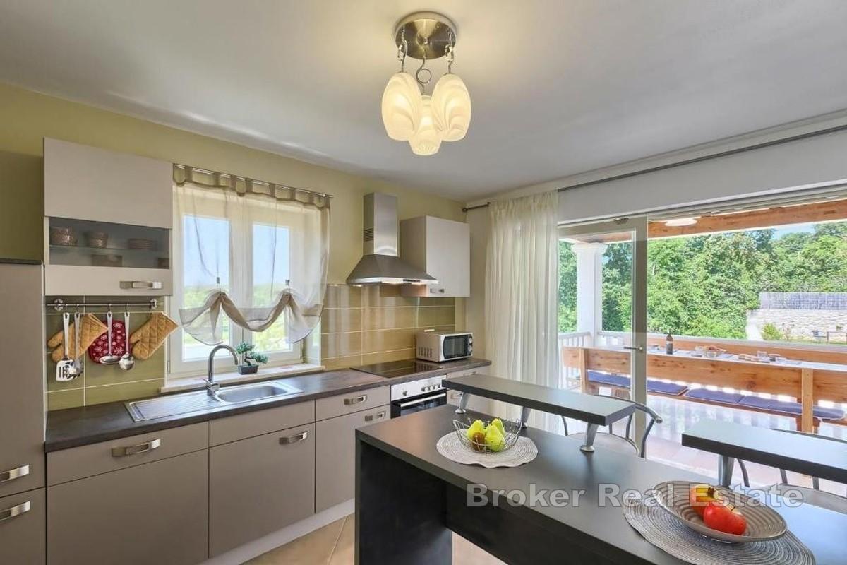 Современная вилла с бассейном в центре Истрии