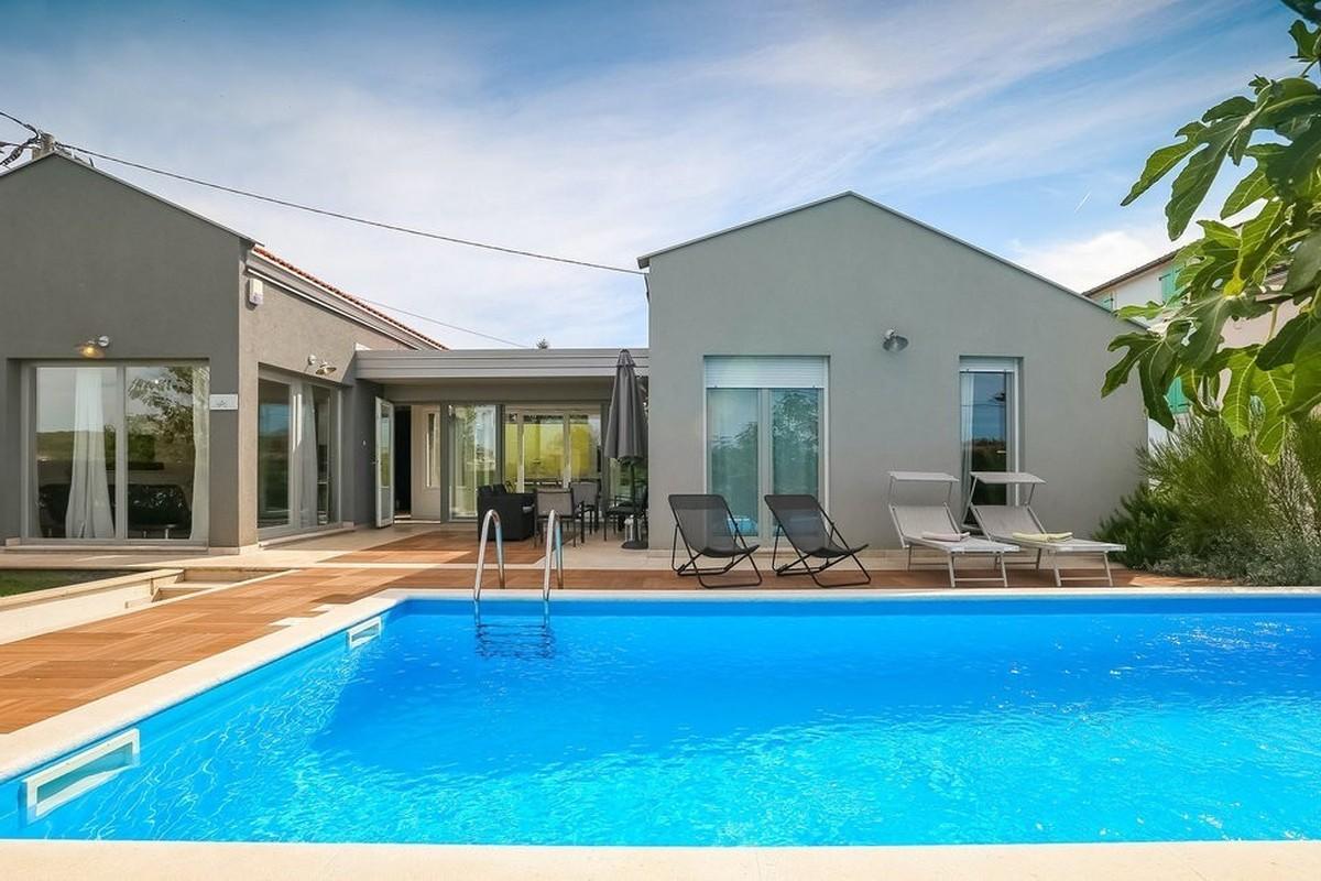 001-1014-44-Porec-modern-house-with-pool-for-sale