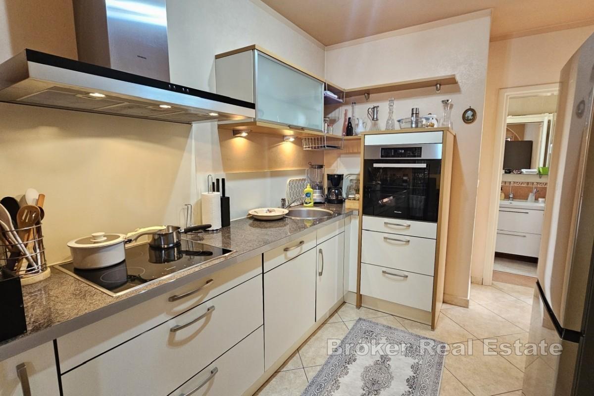 En tomannsbolig med havutsikt ikke langt fra Poreč