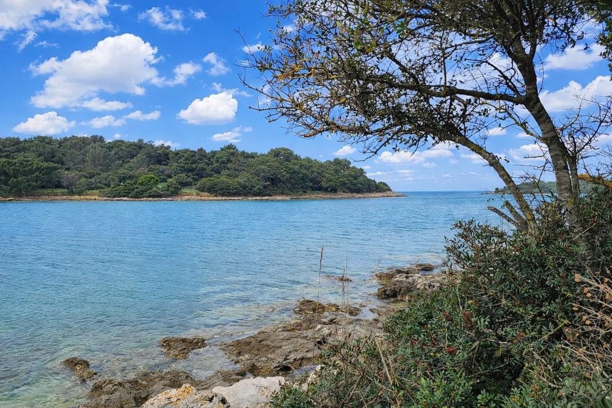 001-1014-51-pula-house-with-large-plot-first-row-to-the-sea-for-sale