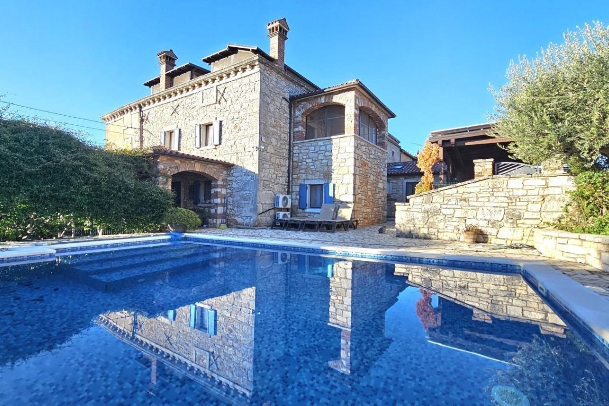 001-1014-55-Porec-Stone-house-with-pool-for-sale