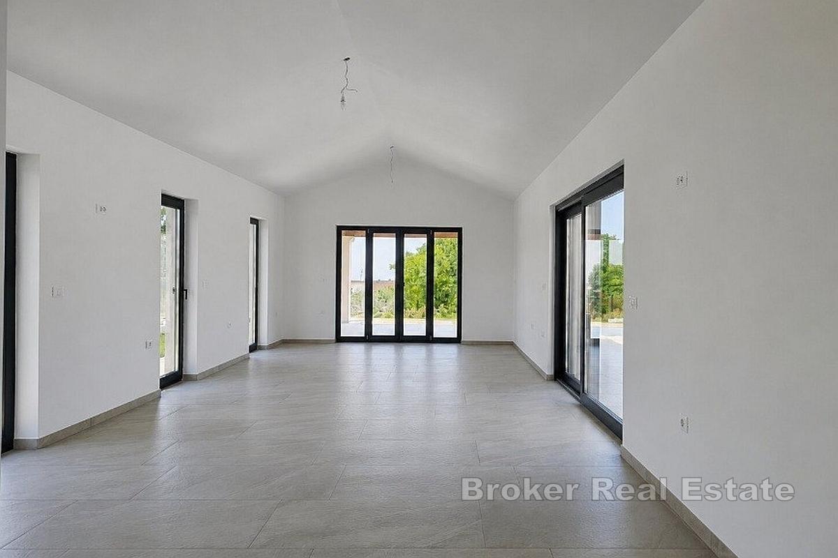 Villa moderne avec piscine et vue panoramique sur la mer