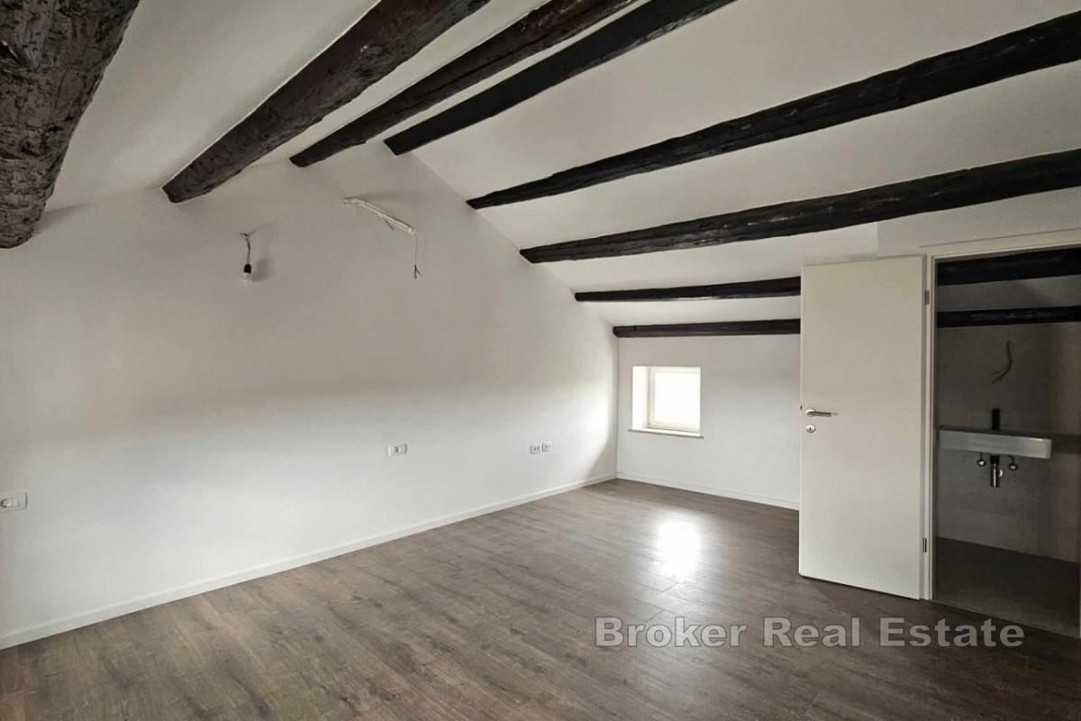 Casa ristrutturata con vista mare nel centro di Višnjan