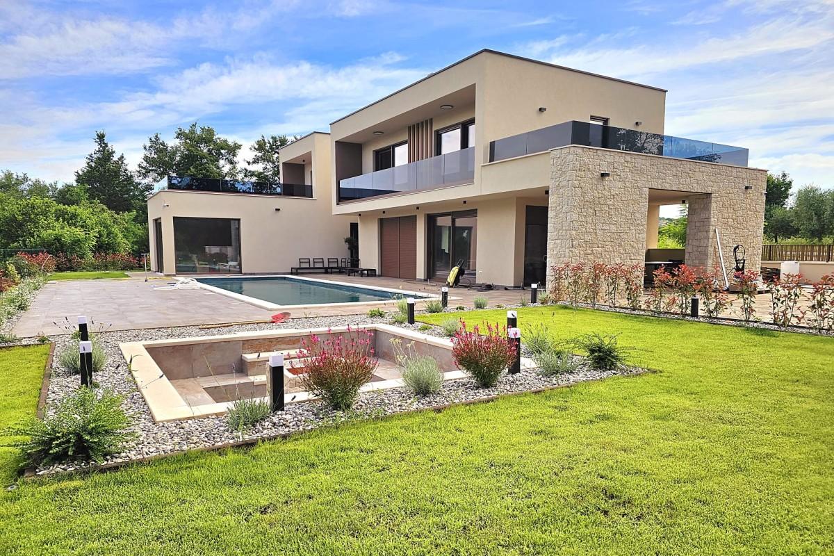 000-1014-59-Porec-Modern-villa-with-pool-for-sale