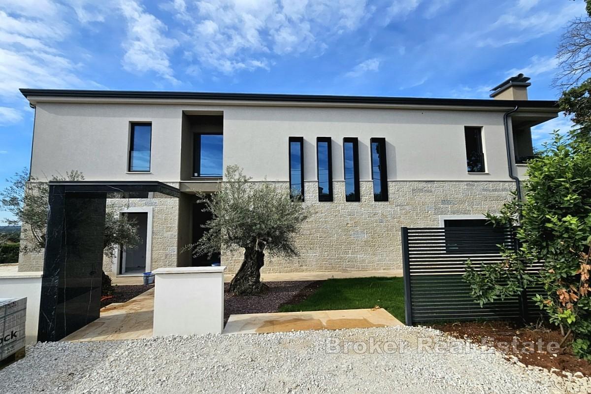 Villa moderna con vista mare
