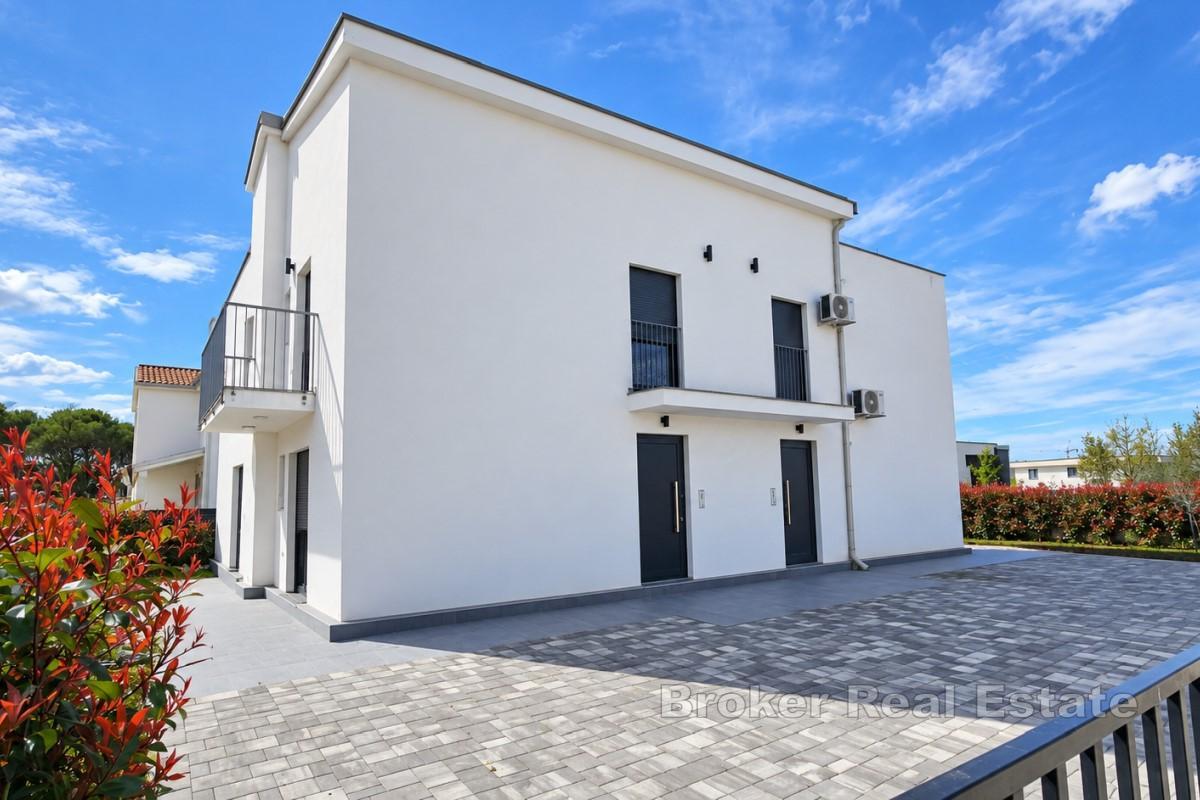 Moderna dvojna kuća u blizini centra Poreča