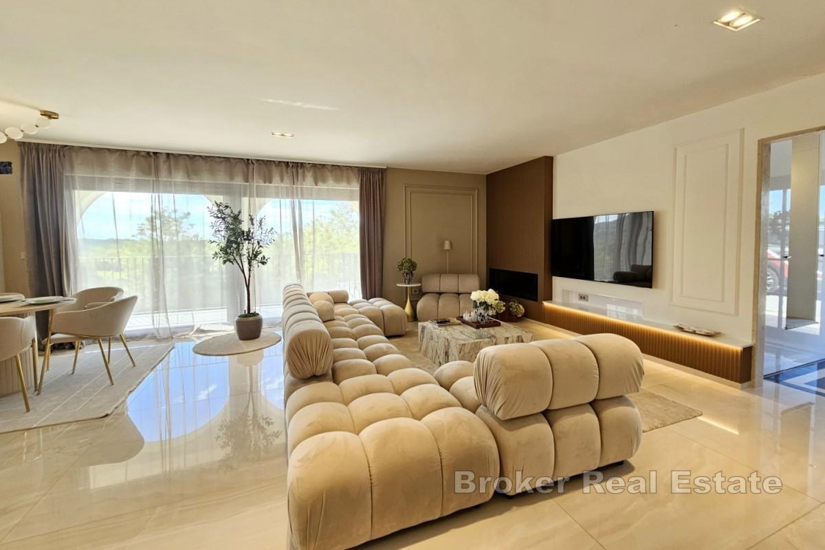 Elegante Luxusvilla mit Panoramablick