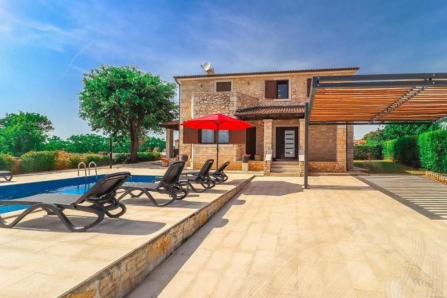 Casa indipendente con piscina