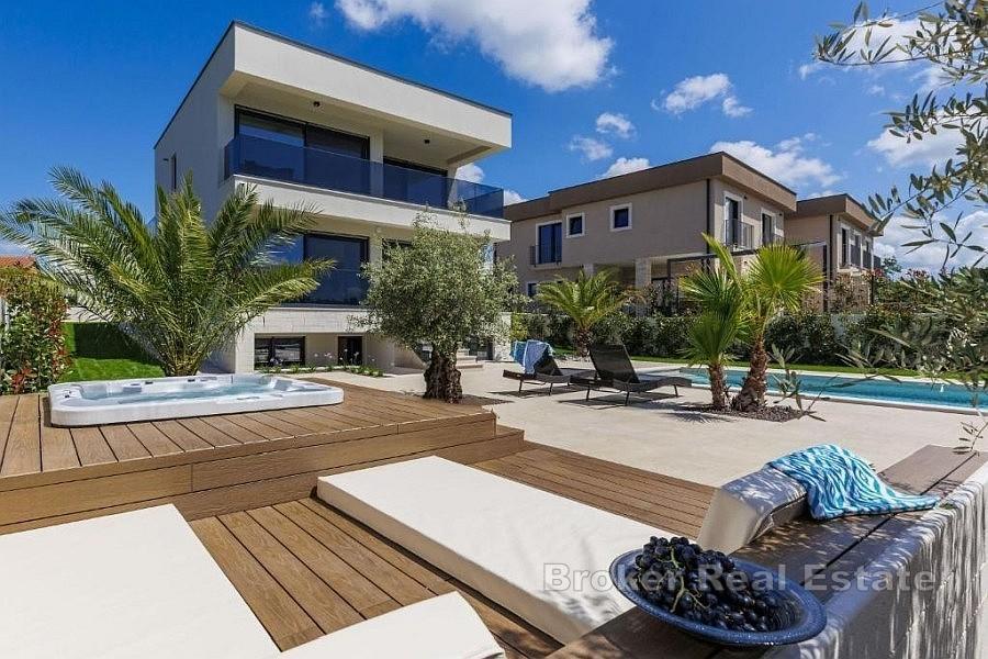 Moderní vila s bazénem a wellness zónou nedaleko Poreče