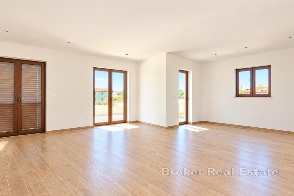 Modern villa i istrisk stil med pool nära Poreč