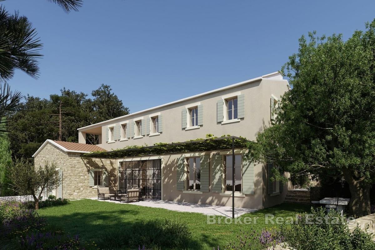 Villa in pietra istriana con piscina in una posizione incantevole