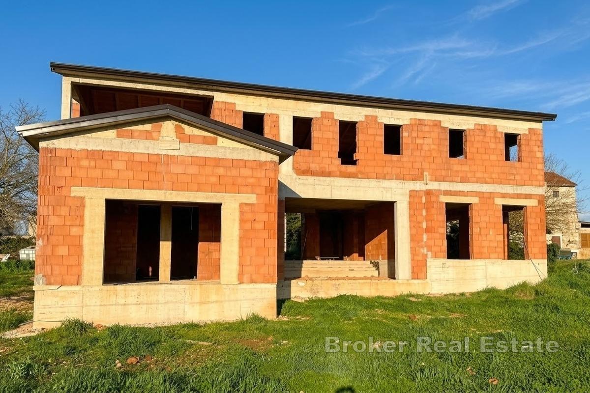Villa in pietra istriana con piscina in una posizione incantevole