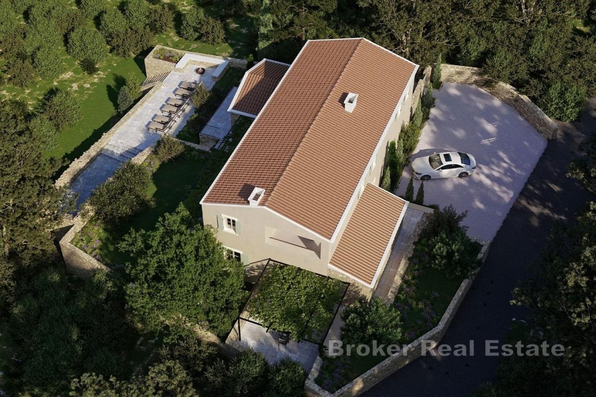 Villa in pietra istriana con piscina in una posizione incantevole