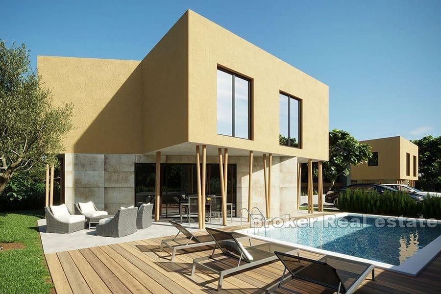 Semi-detached house with pool