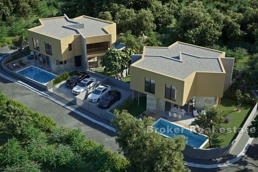 Semi-detached house with pool