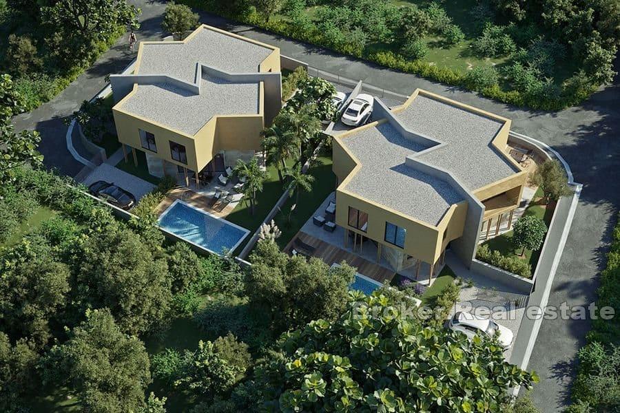 Semi-detached house with pool