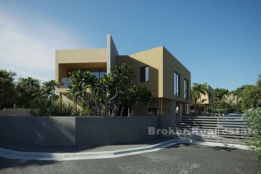 Semi-detached house with pool
