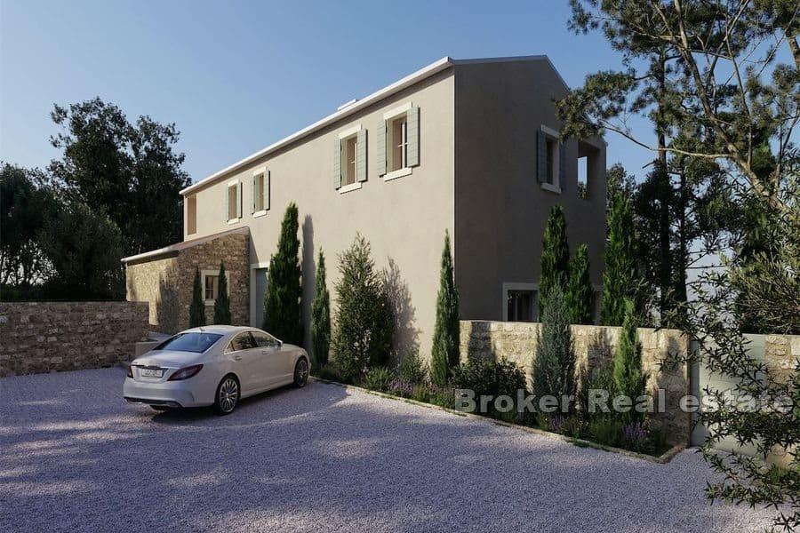 Kamenná vila s bazénem