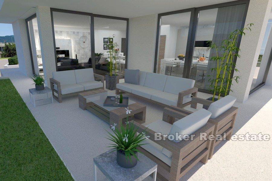 Современная вилла с бассейном