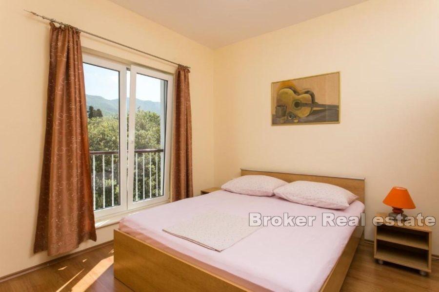 Maison en pierre avec vue mer