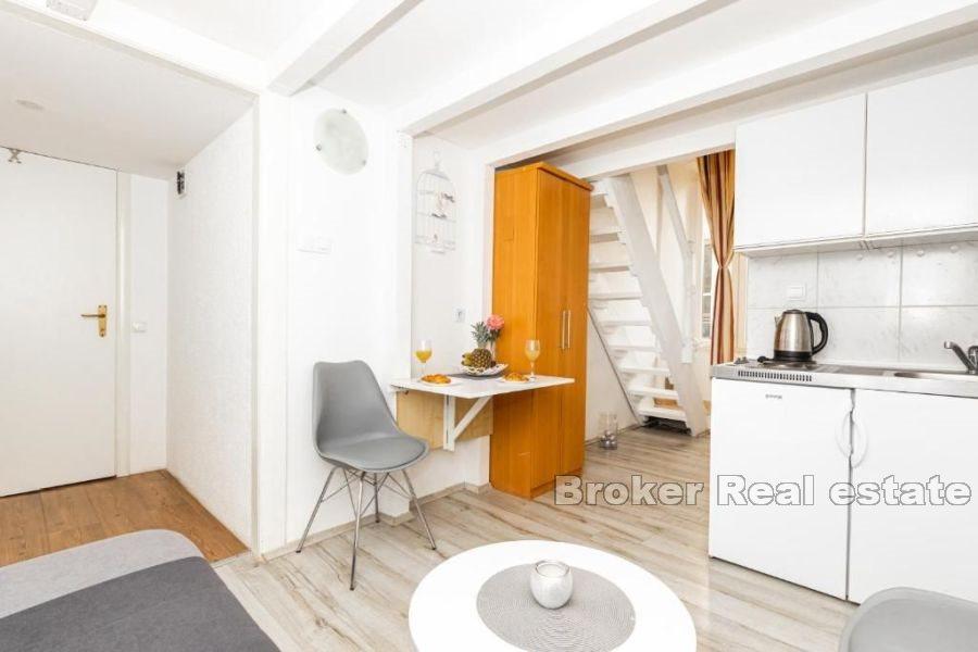 Četiri apartmana s poslovnim prostorom, u centru
