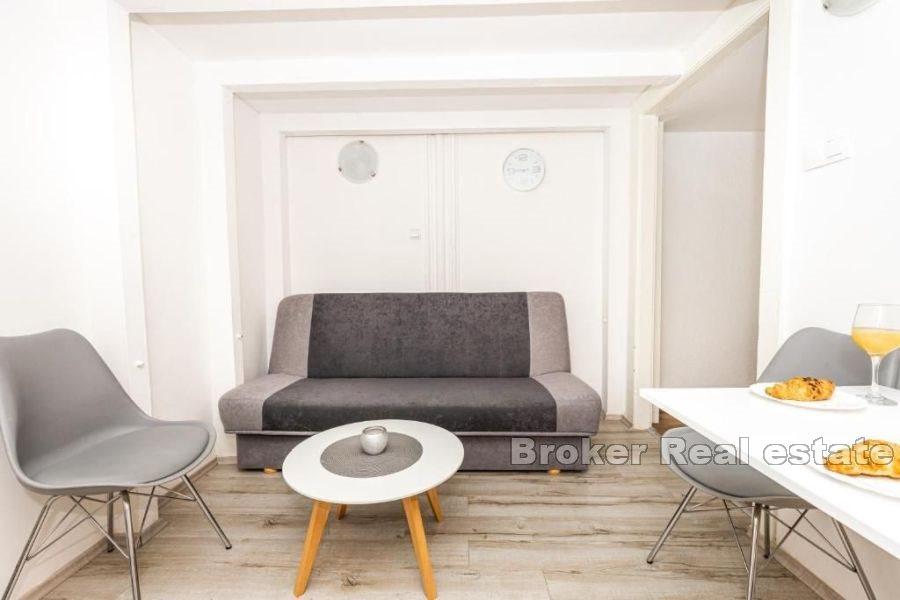 Četiri apartmana s poslovnim prostorom, u centru