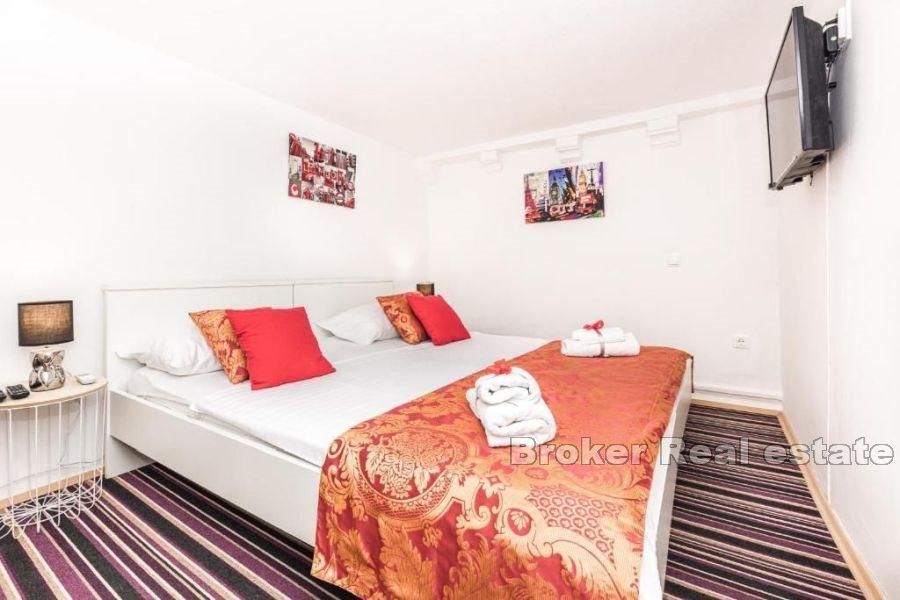 Četiri apartmana s poslovnim prostorom, u centru