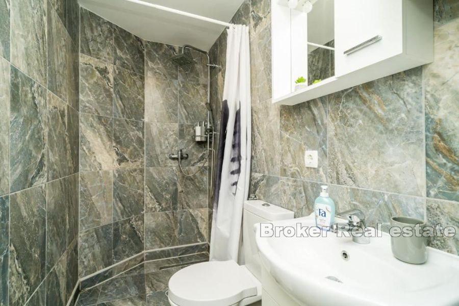 Četiri apartmana s poslovnim prostorom, u centru