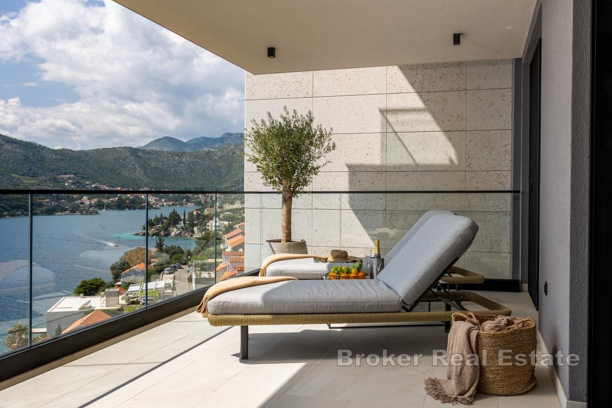 Современные апартаменты с видом на море