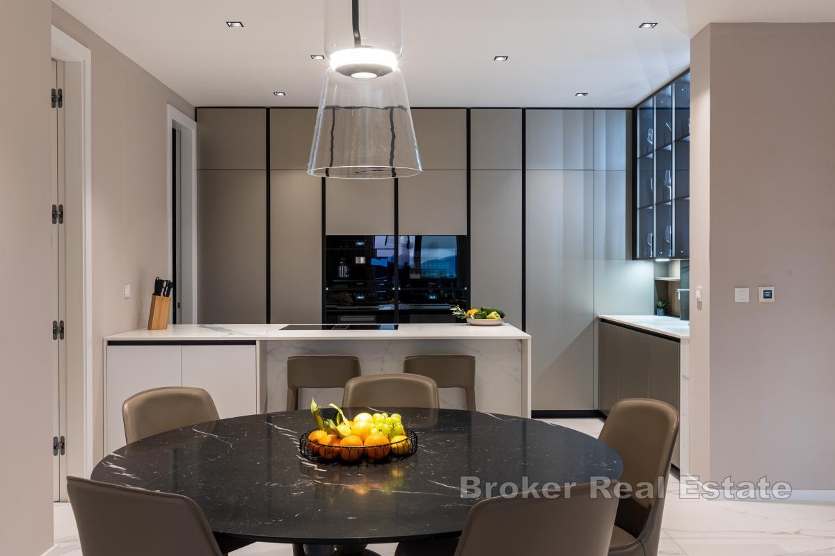 Современные апартаменты с видом на море