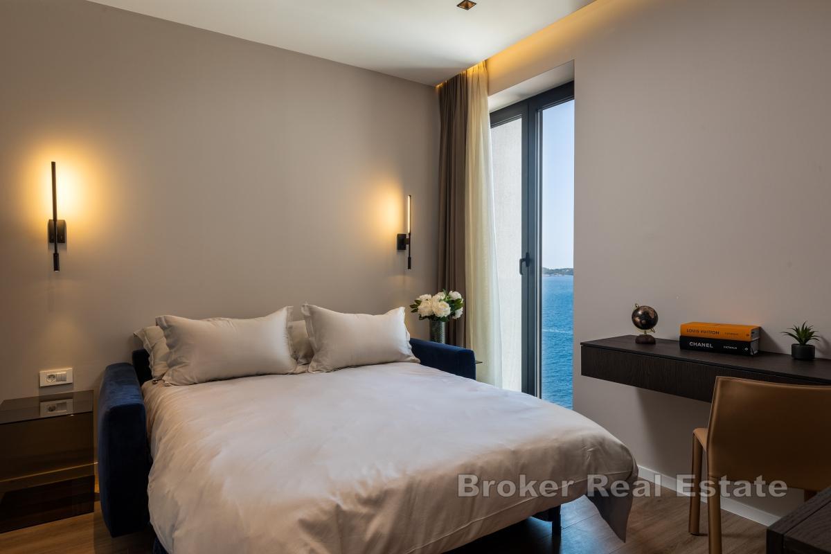 Современные апартаменты с видом на море