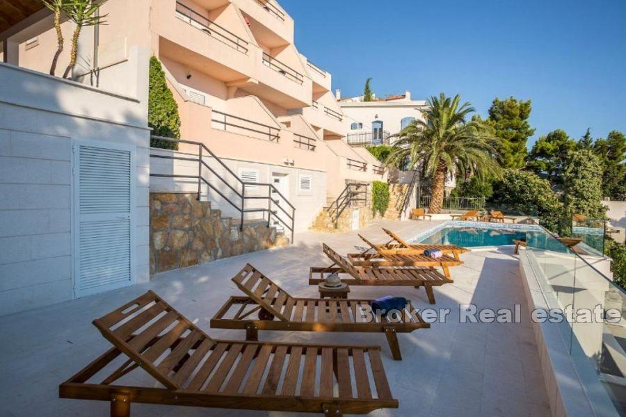 Apartment house with sea view