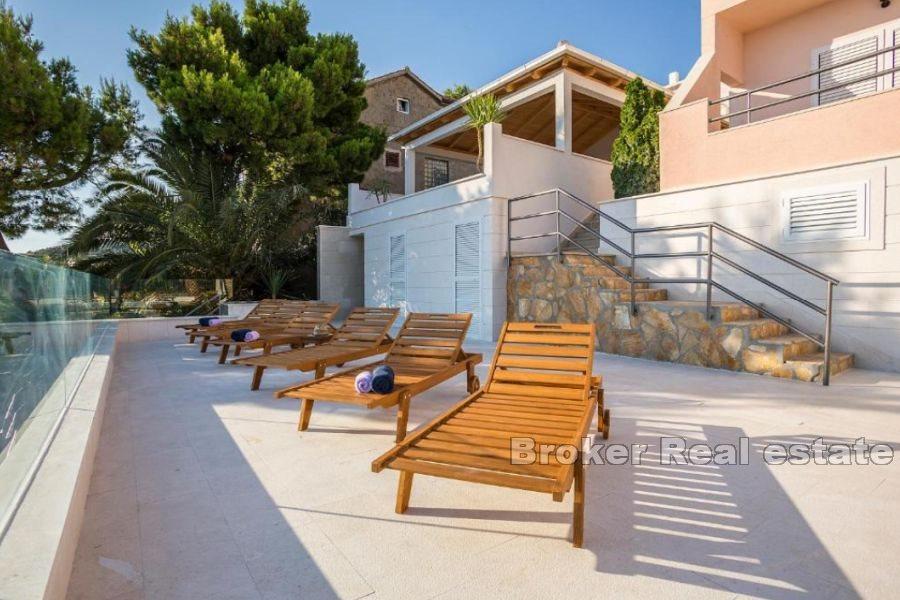 Apartment house with sea view