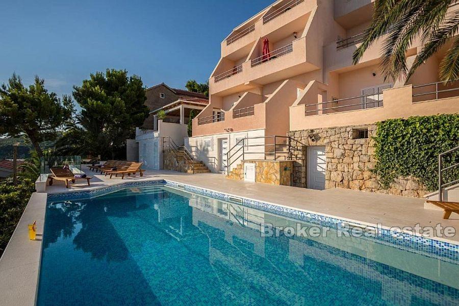 Apartment house with sea view