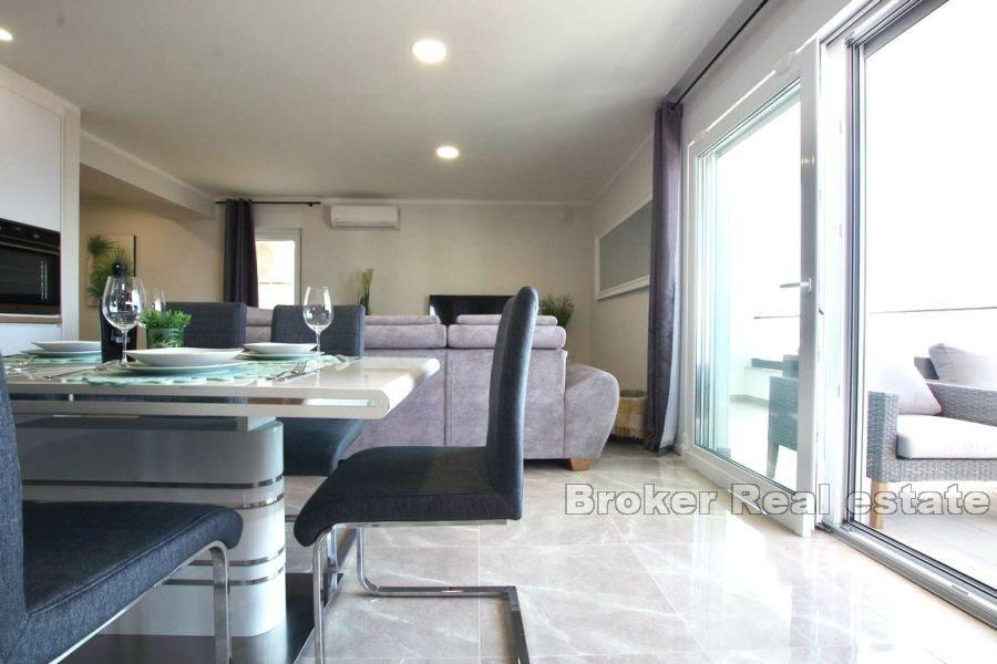 Apartament z trzema sypialniami i otwartym widokiem na morze