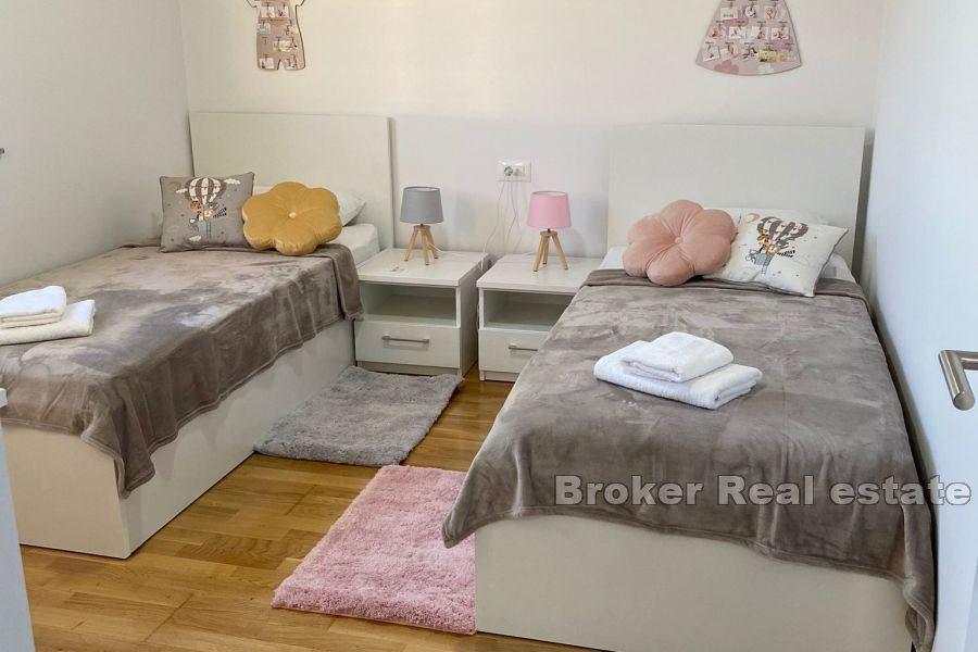 Apartament z trzema sypialniami i otwartym widokiem na morze