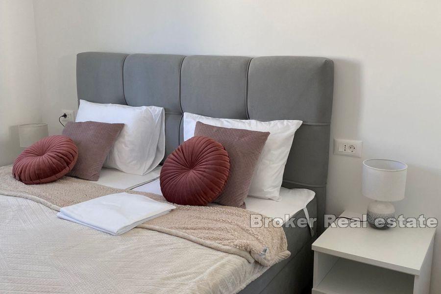 Apartament z trzema sypialniami i otwartym widokiem na morze