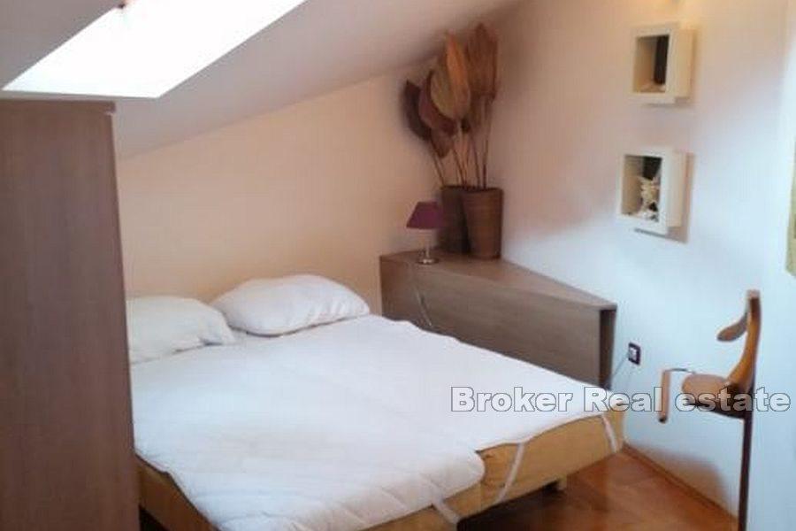 Appartamento tricamere in centro con vista mare