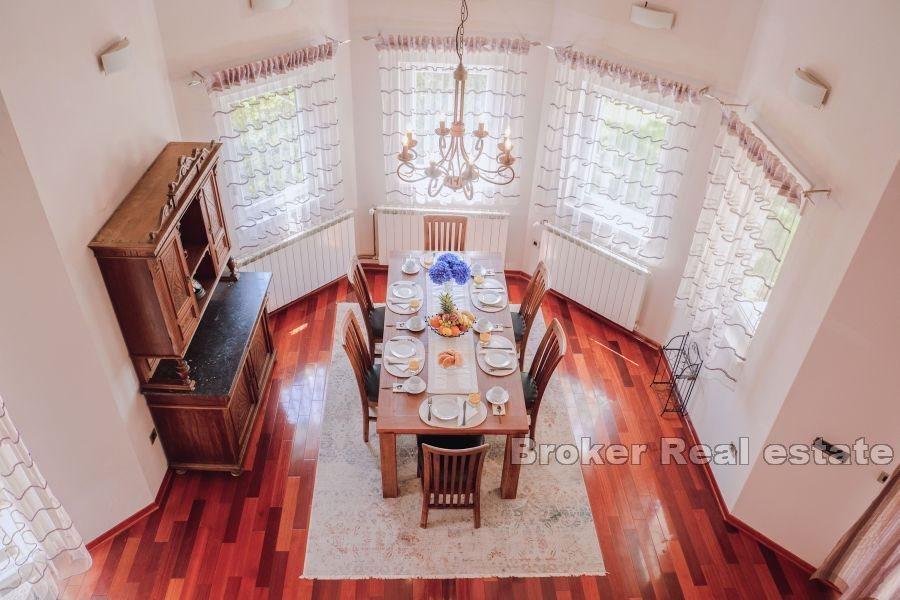 Atrakcyjny dom z basenem