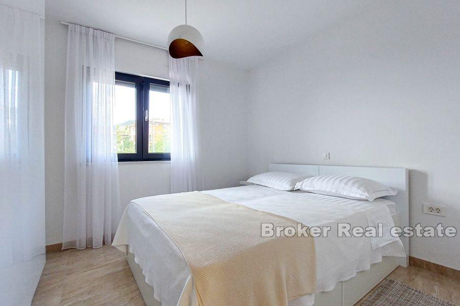 Lyxig villa med pool och havsutsikt