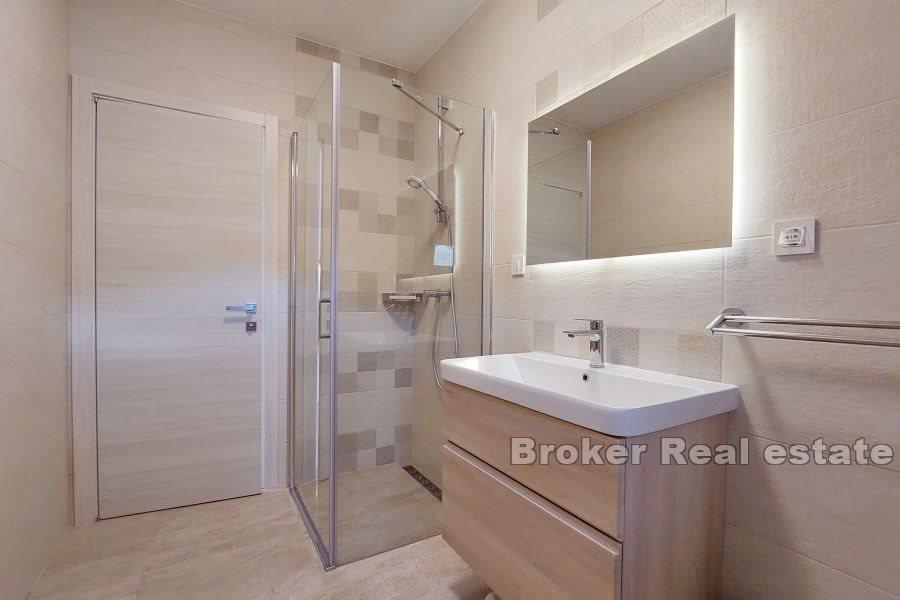 Lyxig villa med pool och havsutsikt