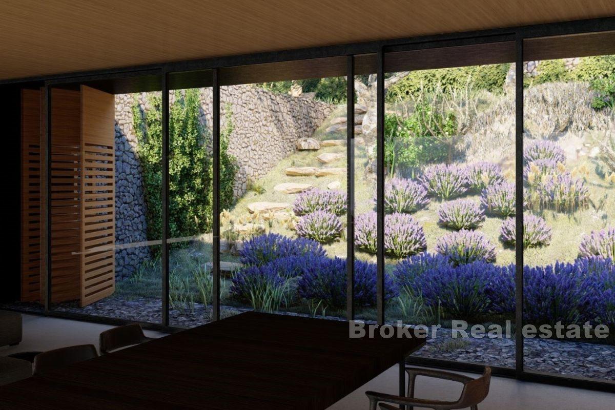 Attraktiv mark med ett projekt med öppen utsikt över havet