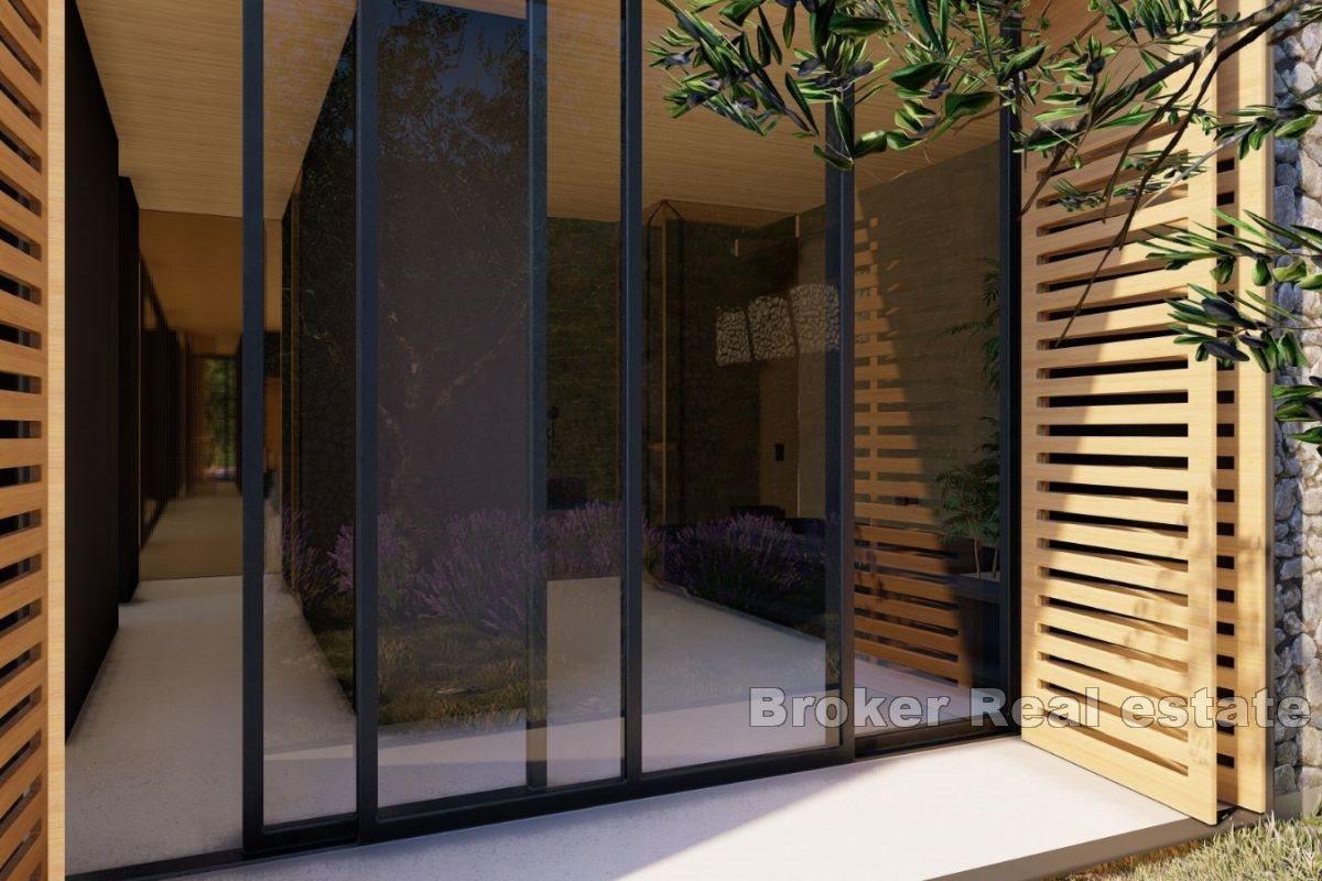 Attraktiv mark med ett projekt med öppen utsikt över havet