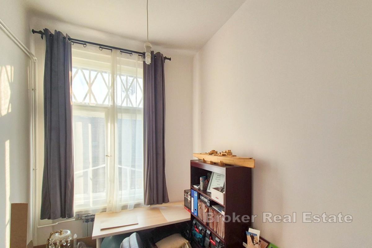 Appartement de trois chambres dans un endroit attrayant à Ilica