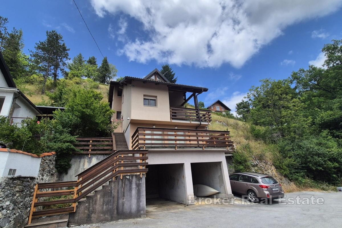 Kuća u blizini rijeke Mrežnice