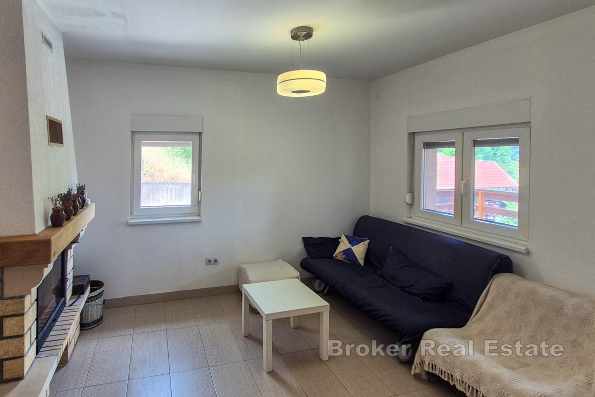 Hus nära floden Mrežnica